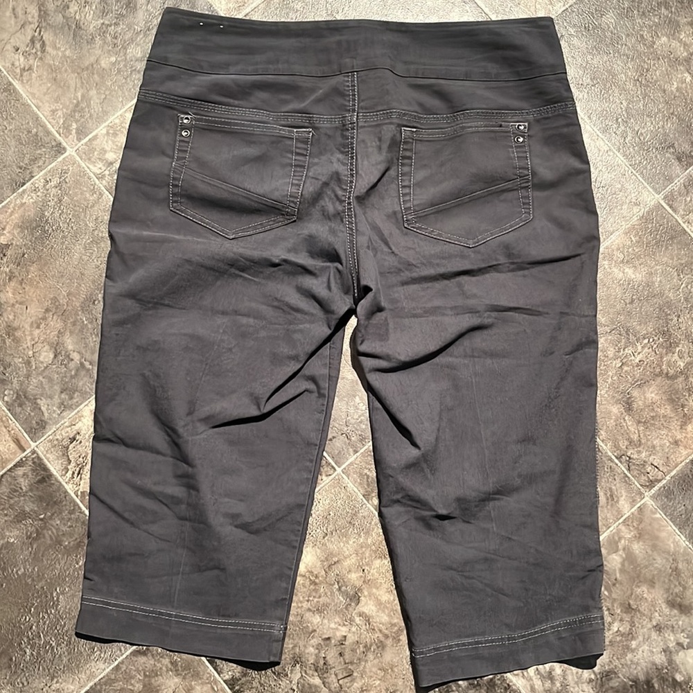 Point Zero Pull On Capris - Picture 6 of 7